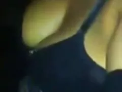Trinity video porno mature e ragazzi St. Clair scopa sul divano con la sua figa